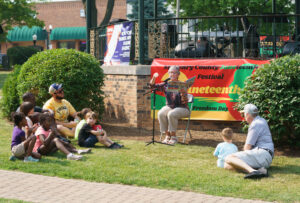 Arlene Lyons reading a story