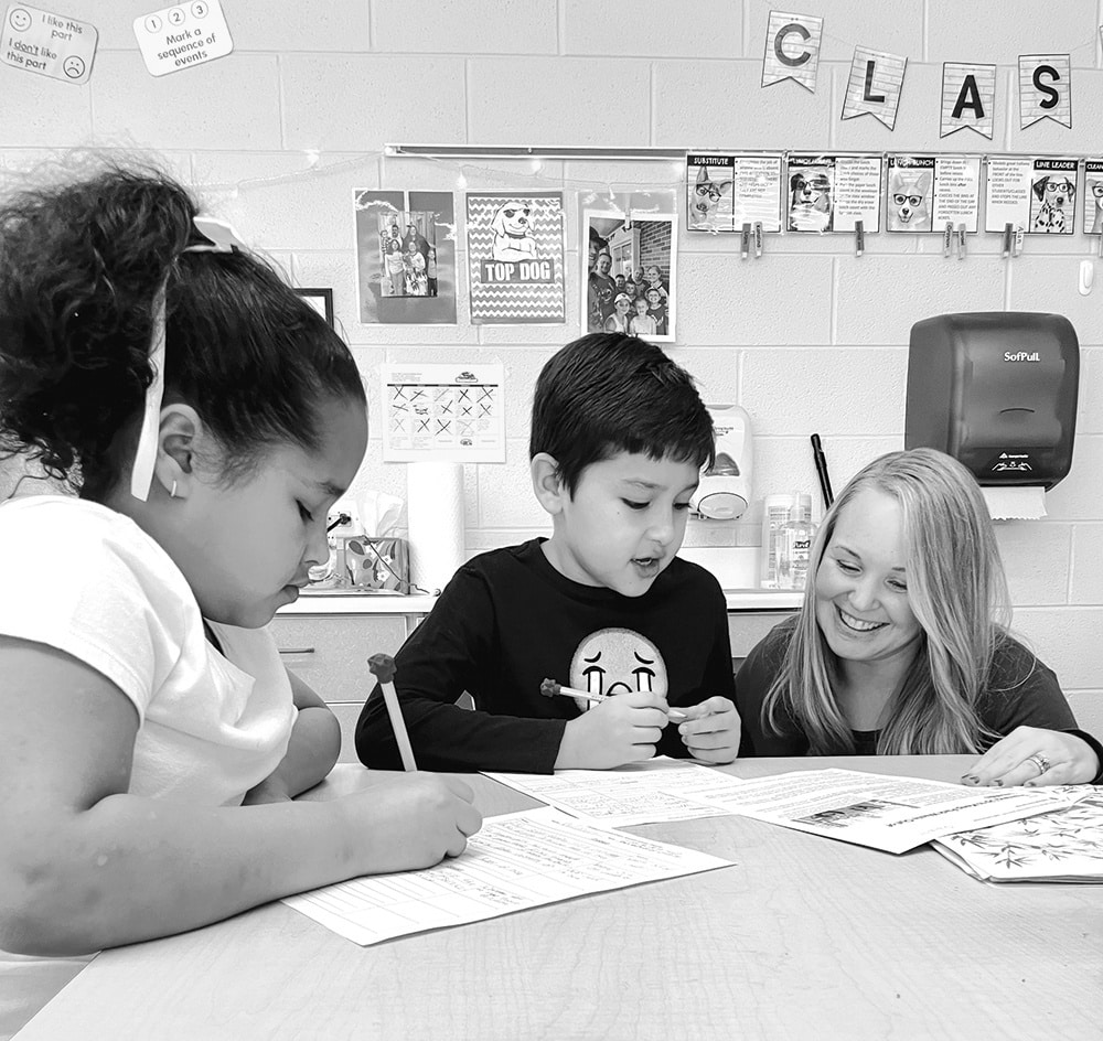 DISTRICT200 PHOTO.
Prairiewood Elementary School teacher Kimberly O'Brien conducts literacy lessons with her fourth-grade dual-language students on Nov. 21. Woodstock School District 200 students overall have demonstrated the highest reading growth scores in McHenry County, according to 2025 Illinois State Report Card data released in October.